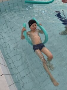 Classes de GS/CP et CP/CE1 à la piscine